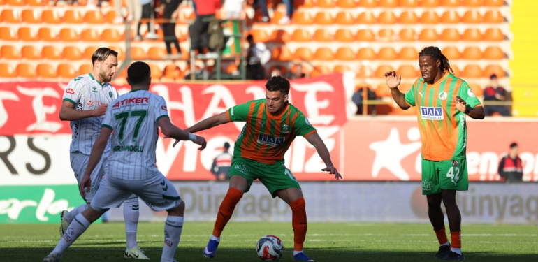 Alanyaspor evinde Konyaspor’u mağlup etti