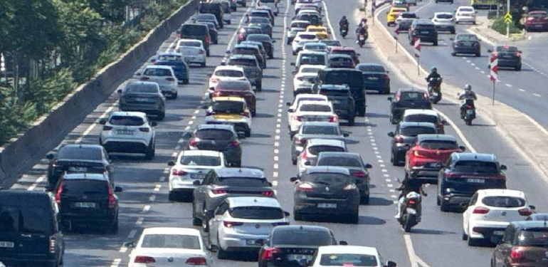 Bu tabelayı gören benzinli araç sahipleri trafiğe çıkamayacak