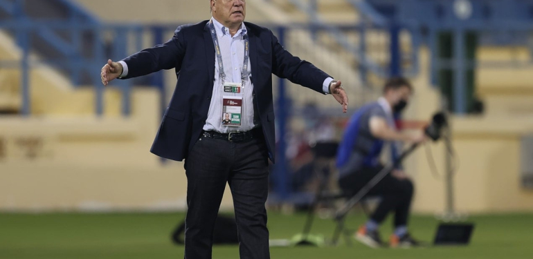 Dünya Kupası’na aylar kala şok istifa! Advocaat görevden ayrıldı