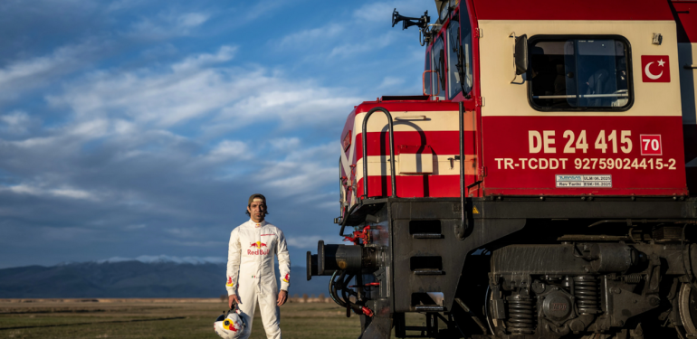 Hareket halindeki trene tarihi iniş yaptı! Dario Costa yeni hedefini açıkladı