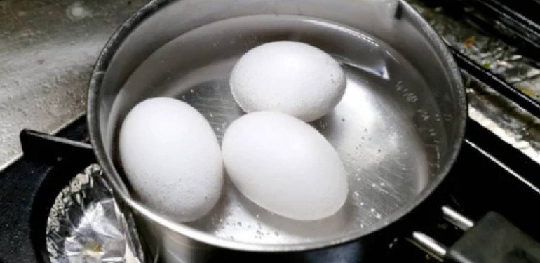 Haşlanmış yumurtada gizli tehlike: Yanlış saklama zehirliyor