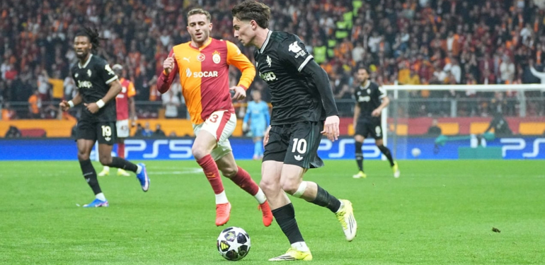 Tarihi hezimetin faturası milli yıldıza kesildi! Yerden yere vurdular